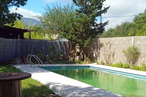 Casa con piscina en barrio La Atalaya 