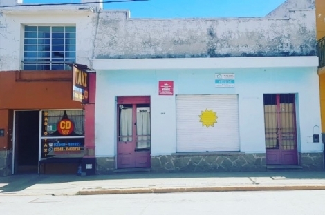 Casa, depto. en planta alta y dos locales comerciales en el centro de Capilla del Monte